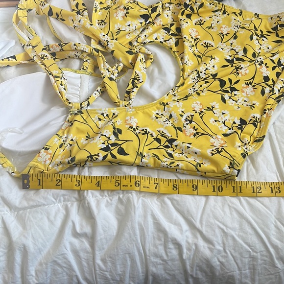 La Blanca Shine Plunge One-Piece Yellow Floral Swimsuit Size 12 - Picture 13 of 14